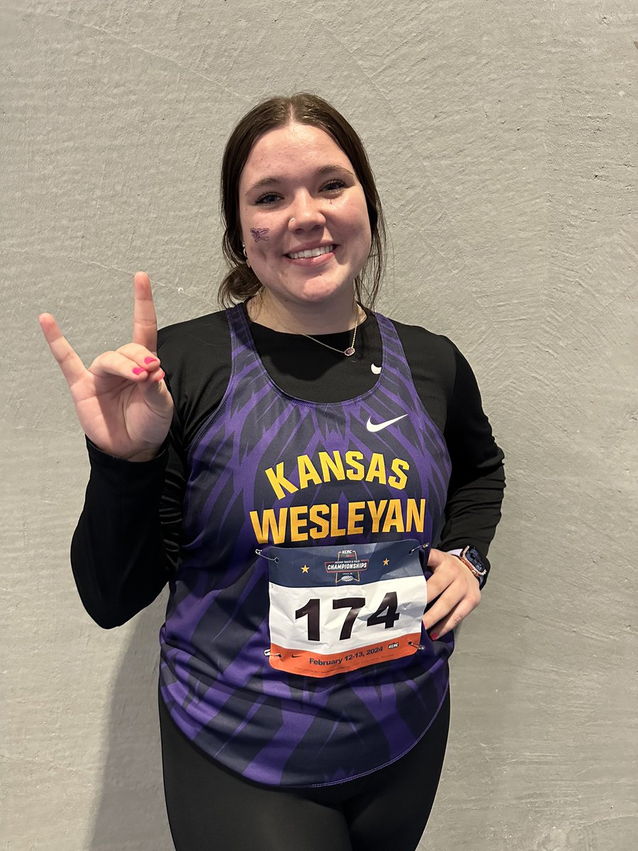 Elizabeth Stout walks away with some hardware with a 3️⃣rd place finish in the Shot Put! #RollYotes