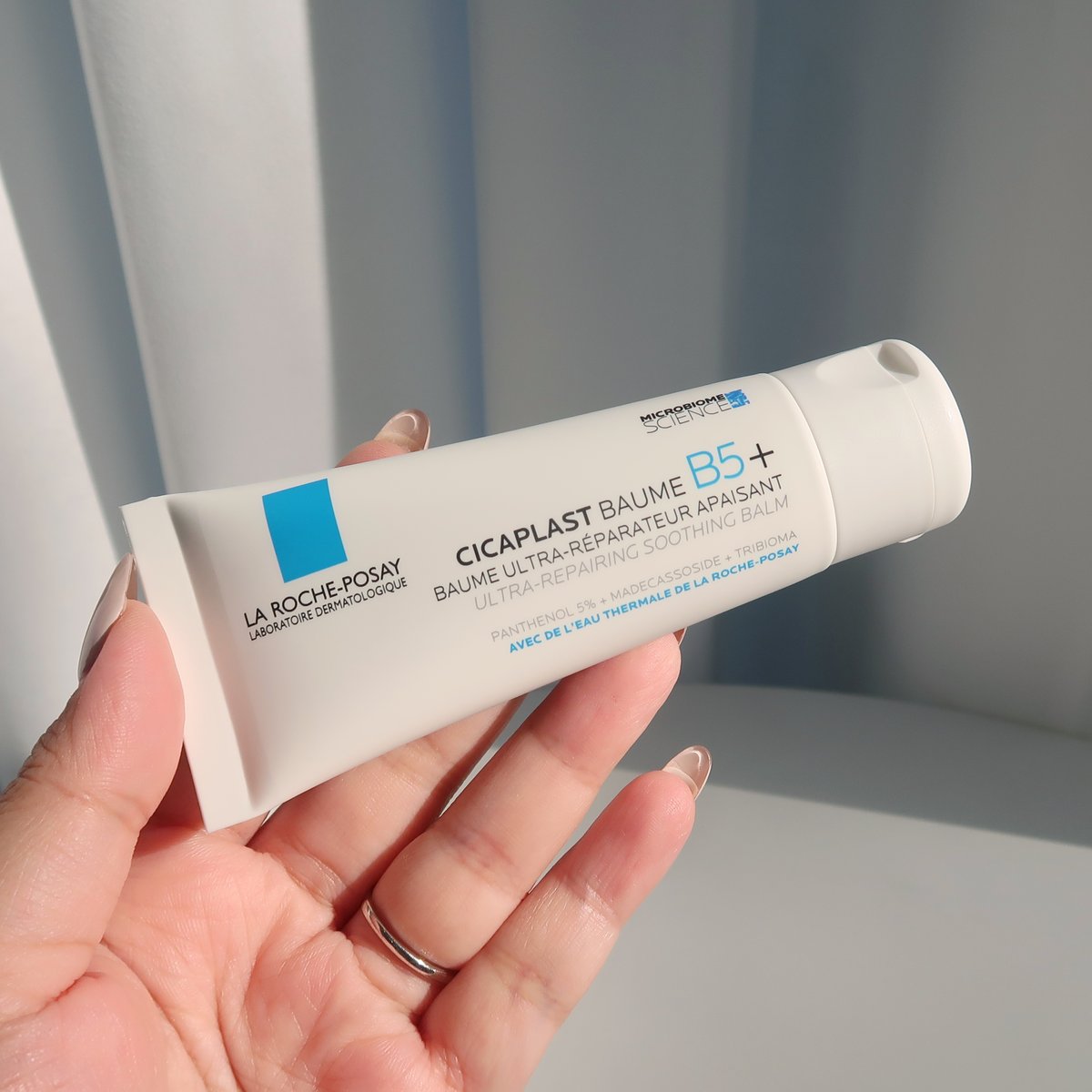 parkropreview's tweet photo. โดนป้ายยาจา��กลุ่มสกินแคร์มา อือหืออออ ใช้ดีมากกก ลาโรช cicaplast baume B5+ เมืองนอกคือดังมาก ใช้บำรุง ใช้ลดผิวอักเสบได้หมด รวมไปถึงใครเพิ่งทำเลเซอร์ Pico ก็ใช้ได้ 

นี่ลองมาหลายวีคแล้ว เป็นเนื้อบาล์มที่เข้มข้น แต่ซึมไวมาก ใช้แทนมอยเจอร์ไรเซอร์ไปเลย โบกก่อนนอนทุกคืนกู้ผิวหน้าแหกได้จริง ไม่อุดตัน ช่วยซ่อมผิวพังและลดโอกาสเกิดแผลเป็น เป็นสกินแคร์อีกชิ้นที่จดขึ้นหิ้งไปเลยข่ะ! #LaRochePosayTH #Cicaplast #ลาโรชโพเซย์ #ซิคาพลาส