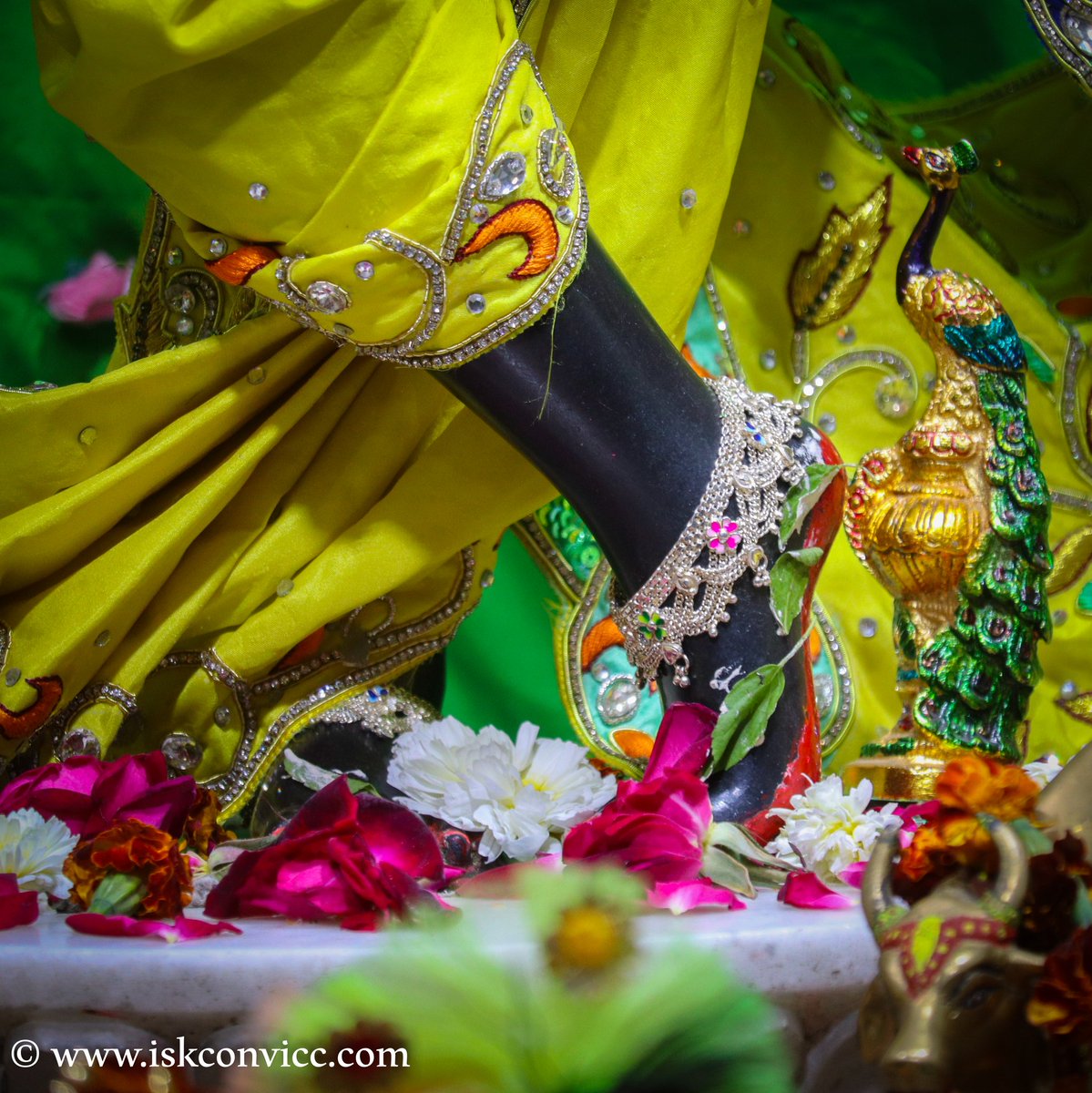 iskconvicc's tweet photo. Śrī Śrī Radha Gopal Darshan - 13/2/2024 @iskconvicc

#iskconvaranasi #iskconvicc #radhagopal #shricharan #gauranitai #prabhupada #dailydarshan #aajkedarshan #yellow #tuesday #tuesdaydarshan #krishnasmile #radheradhe https://t.co/5i3HuZwF7b