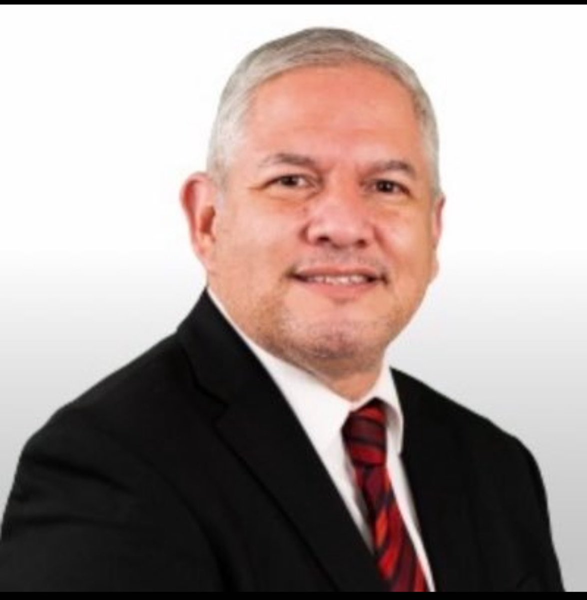 leandroalva1's tweet photo. Actualidad Nacional 🚩

A casi dos años de la extradición del expresidente, Juan Orlando Hernández; el canciller Eduardo Enrique Reina, catalogada como preocupante que el Ministerio Público no haya actuado antes.
@Mario_Cerna 

PH: @EnriqueReinaHN https://t.co/b8Gq79XQiO