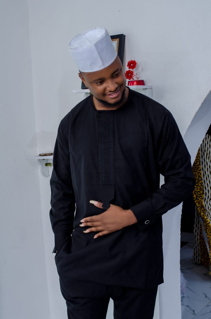 wolefapohunda's tweet photo. 2. Dress Appropriately for Different Occasions
There's an unspoken dialogue in the way you dress, a narrative that tells the world a story before a single word is spoken. https://t.co/SKcPMOSTXv