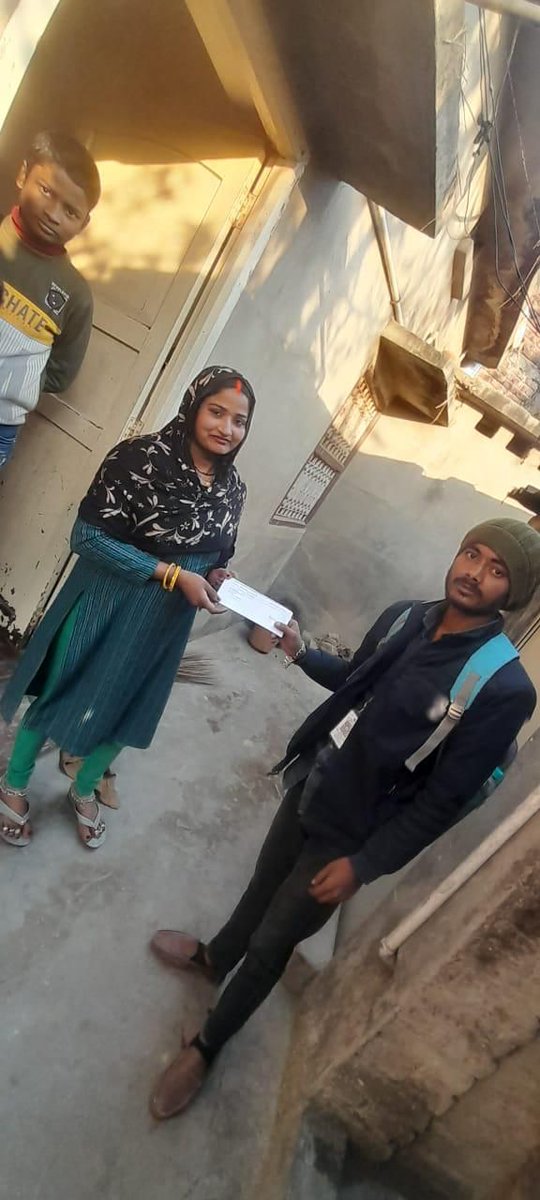 BPCLGas_Bihar1's tweet photo. Door to Door PNG Campaign and Registration are in full swing in Bihar-01 GA. 
PNG is the future! Experience convenience, reliability, and a cleaner environment. Say goodbye to LPG and hello to PNG!
#AAGE_BADHE_PNG_CHUNEY
#SMART_BANEY_PNG_CHUNEY https://t.co/aIG8UcvHgC