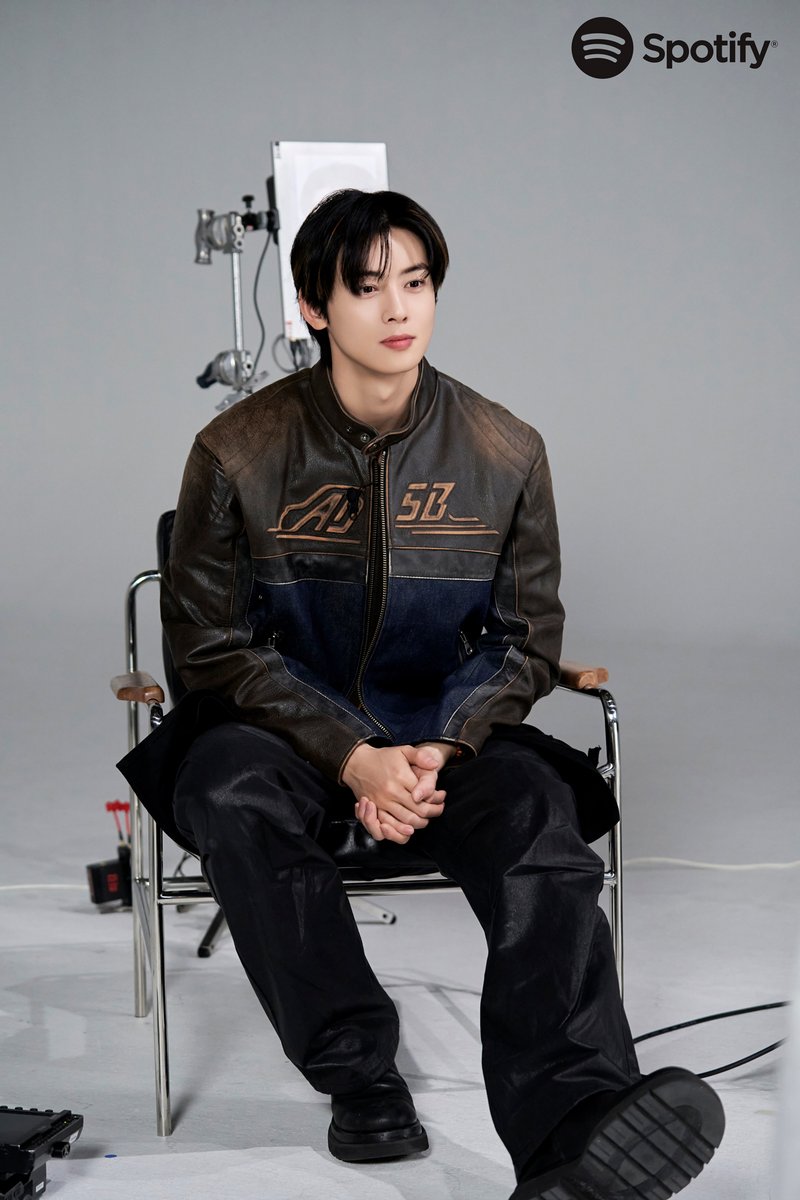 SpotifyKpop's tweet photo. it feels like the stars have aligned, because we’ve got @CHAEUNWOO_offcl on our YouTube channel all week ✨

https://t.co/kU4M9KsTe3 https://t.co/XF6n9Tjzzz