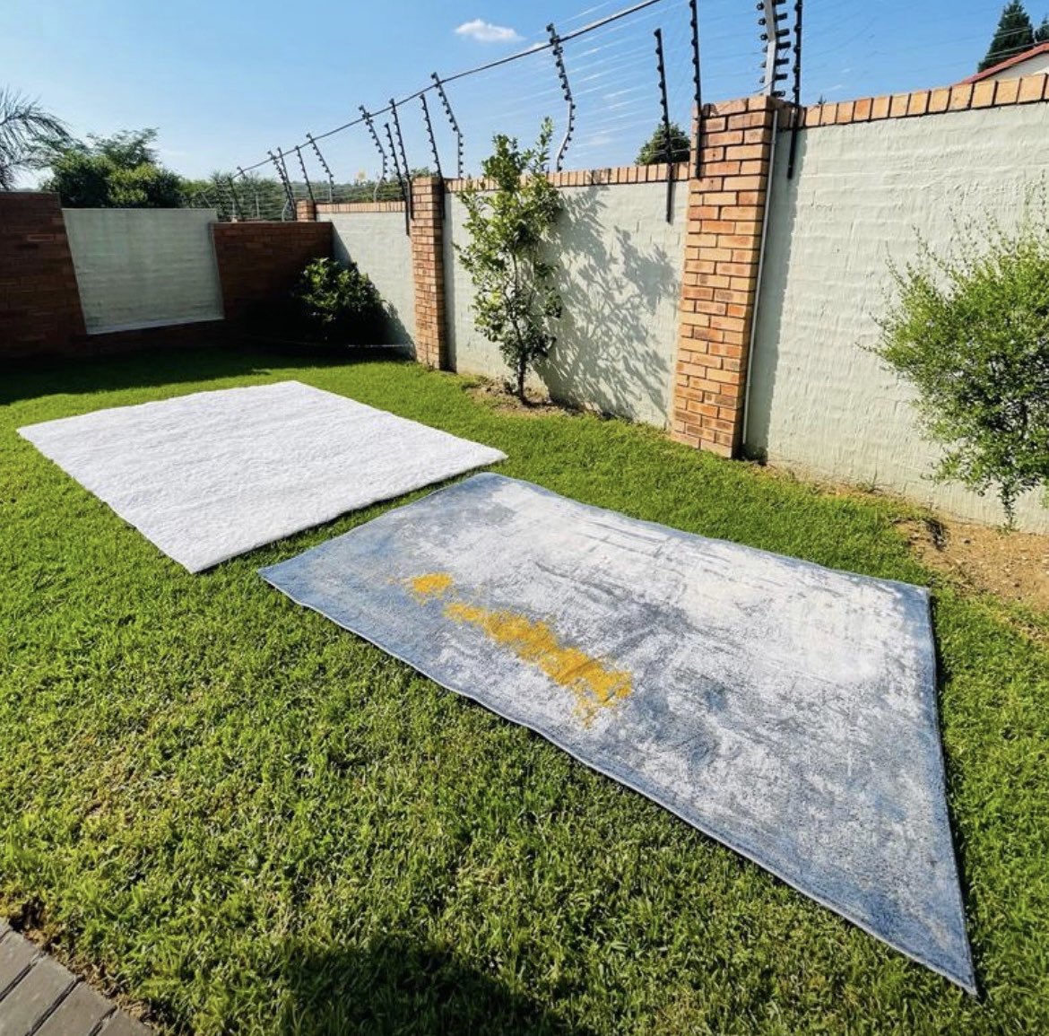 MaidyGlow's tweet photo. 🧹🧼 Need a clean start for your carpets or rugs? We've got you covered! Let our experts do the hard work for you. 🌟 

Say goodbye to dirt and stains, and hello to fresh and fluffy floors. 💯✨ 

#GirlTalkZA #Oscars STIs Thabo Bester Eunice Alicia No Grammy https://t.co/gMGDf29ACC