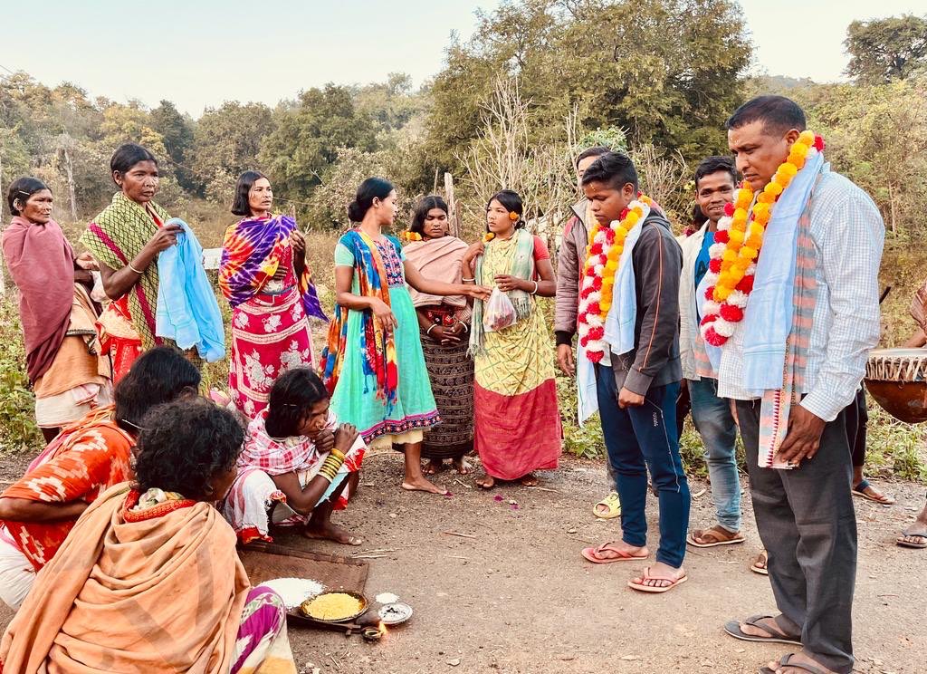 IndigenousLLK's tweet photo. Laskey (Krushna Sikoka) from Patangpadar village in Niyamgiri and Upendra Bhai Dravid walked to freedom on 8th and 9th February respectively from Rayagada sub-jail after a prolonged period of 6 months incarceration.

Laskey (24) was abducted by Kalyansinghpur police on 5th August and illegally detained till he was produced before Sub-Divisional Judicial Magistrate (SDJM), Rayagada, on 8th August 2023. He was picked up from Lanjigarh weekly market along with Bari Sikoka while they were making purchases for the upcoming 9th August World Indigenous Peoples’ day. Bari Sikoka was let-off on 7th August while Laskey was presented before the SDJM and sent to Rayagada sub-jail. He was falsely accused of gang rape. He was released on 8th February after he was acquitted by the district sessions judge, following a trial of 2 months in which the woman who accused him of rape and all the other 3 witnesses stated before the judge that no such incident had ever happened. Laskey was also given bail in 3 other cases relating to unlawful assembly, rioting, etc.

Upendra Bhai Dravid (53) of Dhanpur village near Ambadala, Rayagada, was abducted by the Rayagada police from Rayagada town while he had gone there for an eye check-up. He was illegally detained, verbally abused and brutally beaten up Rayagada police for 4 consecutive days and finally produced before SDJM Rayagada on 14th August 2023. He too was falsely accused of attempt to murder of police inspector, unlawful assembly, etc, for a peaceful protest that the Niyamgiri Surakshya Samiti (NSS) members had organised on 6th August 2023 before Kalyansingpur police station to demand the release of the two abducted NSS leaders Laskey Sikoka and Bari Sikoka. After rejection of his bail by the district judge Rayagada, he was given bail by the high court of Odisha. As of now the trial of the case under which he was arrested is undergoing at the Additional District Judge (ADJ) Court, Rayagada.