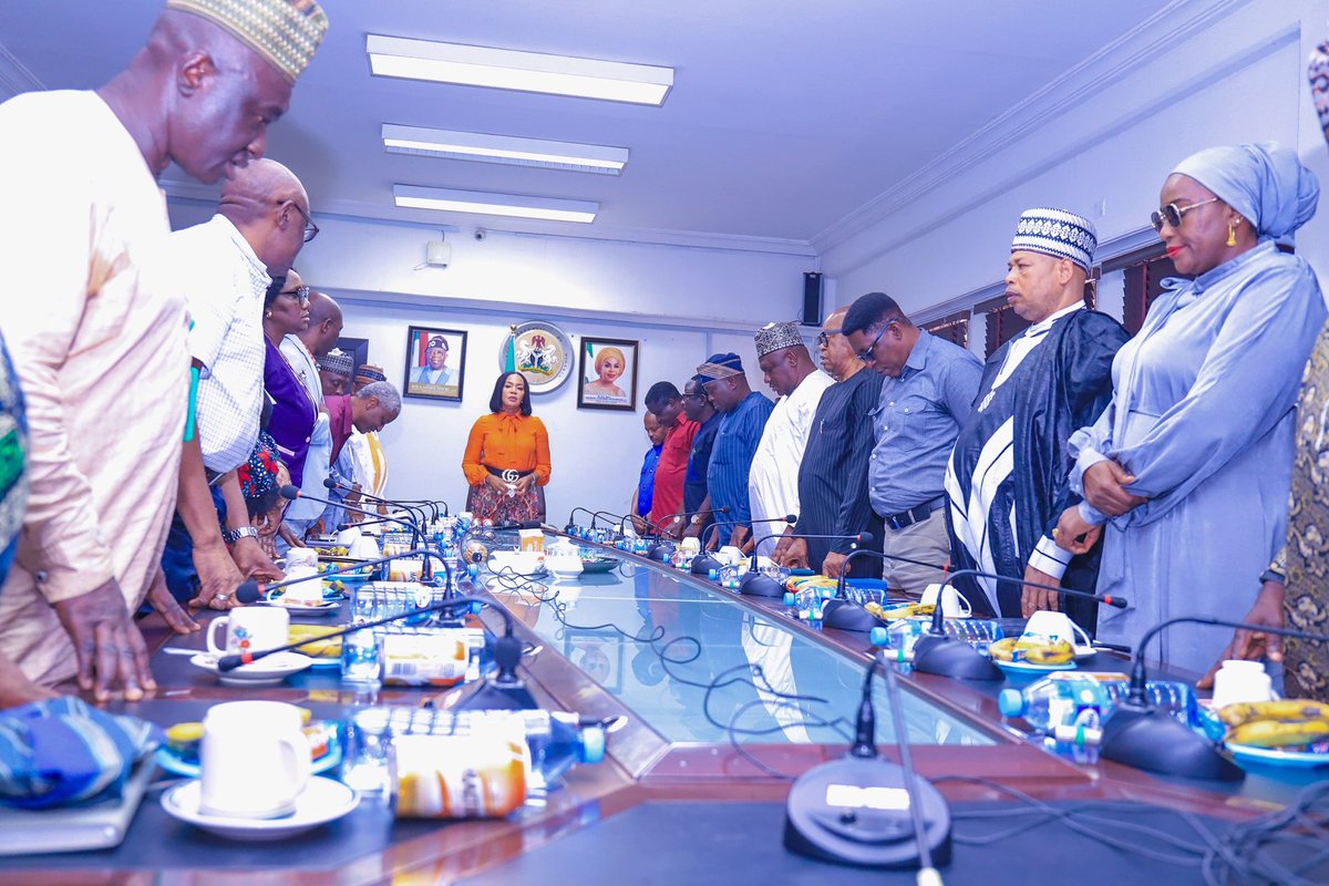 nkeiruka_reps's tweet photo. Following concerns raised by organised labour and a 14-day ultimatum issued, I convened a meeting yesterday to foster open dialogue between the government and the Organised labour.

During the meeting, I reaffirmed the government's commitment to the agreement signed on 2nd October 2023. I also appealed to organized labour to stand united with us and find common ground.

Be rest assured, Nigerians, that concrete actions will be taken within this week to address some of the concerns raised. Efforts are underway to achieve compliance as swiftly as possible.

I express my sincerest gratitude to the leadership of the Nigeria Labour Congress (NLC) and the Trade Union Congress (TUC), as well as representatives of the Presidential CNG Initiative (Pi-CNG), for their participation in this crucial dialogue.

13 - 2 - 2024