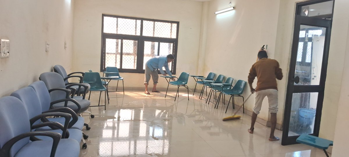 As part of #SwachhtaPakhwada 2024 #STPI #Gwalior centre has performed Deep Cleaning of office furnichure & canteen area.  #SwachhBharatMission #SwachhBharat #SwachhataHiSeva @STPIINDIA @STPINoida @purnmoon @DeveshTyagi @arvindtw