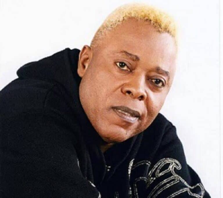 benbabunga's tweet photo. IL Y A 10 ANS JOUR POUR JOUR... disparaissait le chanteur congolais Jean Emeneya Mubiala Kwamambu [connu sous le pseudo "King Kester Emeneya Muntu 'A Zamani"]. Il rend l'âme le 13 février 2014, â l'âge de 57 ans, à l'hôpital Marie Lannelongue (région parisienne). Sa chanson "Nzinzi" (sortie en 1987) lui a conféré un succès énorme.