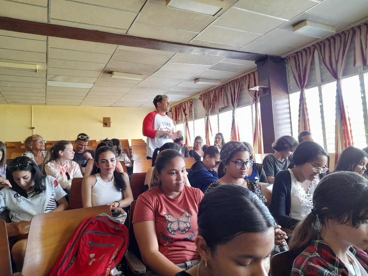 ✅️ #EnDesarrollo Encuentro de la DrC. Aniuska Ortiz Pérez, rectora de la Universidad de Holguín y otros factores del centro con los estudiantes y profesores de la facultad Ciencias de la Educación desde la sede José de la Luz y Caballero donde participa la #FEUdelaUHo <a href="/FeuCuba/">FEU de Cuba</a>