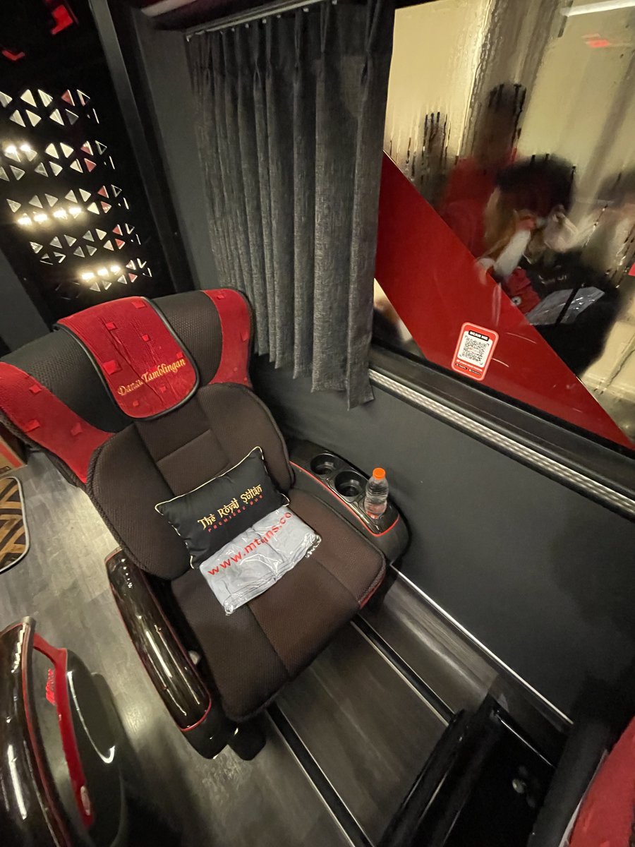 danoyyyyyy's tweet image. Bus Angkatan Malam dari Malang.

🚌 MTrans Blue Lagoon
📍Malang—Surabaya—Bekasi—Jakarta PP.
💰Rp410.000 (eksekutif) | Rp500.000 (super eksekutif/royal sultan) | Rp580.000 (sleeper)

Jadwal berangkat dari kantor Malang jam 7 malam.