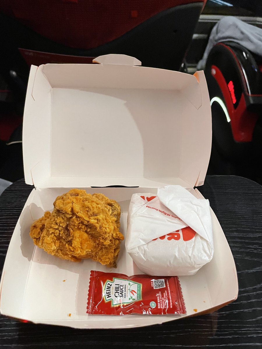 danoyyyyyy's tweet image. Bus Angkatan Malam dari Malang.

🚌 MTrans Blue Lagoon
📍Malang—Surabaya—Bekasi—Jakarta PP.
💰Rp410.000 (eksekutif) | Rp500.000 (super eksekutif/royal sultan) | Rp580.000 (sleeper)

Jadwal berangkat dari kantor Malang jam 7 malam.