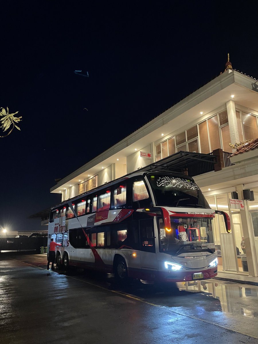 danoyyyyyy's tweet image. Bus Angkatan Malam dari Malang.

🚌 MTrans Blue Lagoon
📍Malang—Surabaya—Bekasi—Jakarta PP.
💰Rp410.000 (eksekutif) | Rp500.000 (super eksekutif/royal sultan) | Rp580.000 (sleeper)

Jadwal berangkat dari kantor Malang jam 7 malam.