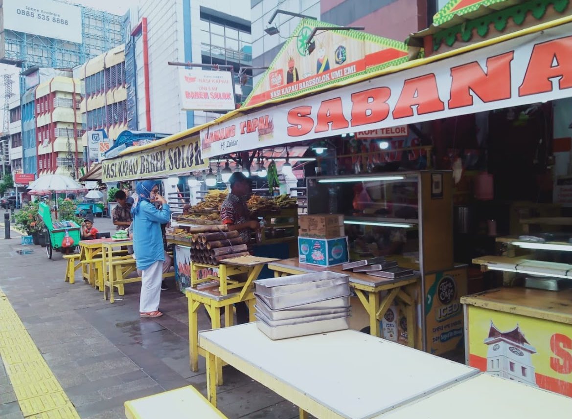 txtdrjkt's tweet photo. Jakarta Place to Go: Makan edition

📍Food Street Kramat https://t.co/tmuFgj87hx