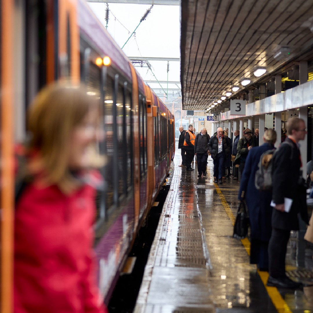 WestMidRailway's tweet image. Welcome aboard our #Class730 trains now operating on Wolves - New St - Walsall 💜 🧡
 
We've got 48 of these brand new trains coming to the Cross City line &amp;amp; local routes via @NetworkRailBHM this year.
  
⚡ Sockets
💺 199 seats
🔀 Open gangways
🌤️  Air con &amp;amp; underfloor heat
