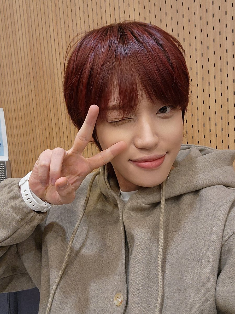 [📢] 니엘 SBS 파워FM '두시탈출 컬투쇼' 출연

잠시 후, 두시탈출 컬투쇼에 니엘이 출연합니다.
보이는 라디오와 함께하니,
많은 청취 바랍니다!
➫ sbs.co.kr/m/live/S17?div…

#니엘 #NIEL #PARTING_EMOTION