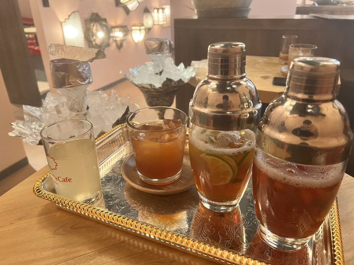 Arguila Cafe Tokyo
チャージ1500円にこのドリンク系が1つ付いてきてシーシャが2000円
フリードリンクもあって内装もオシャレ
シーシャはマラキでまじ美味い