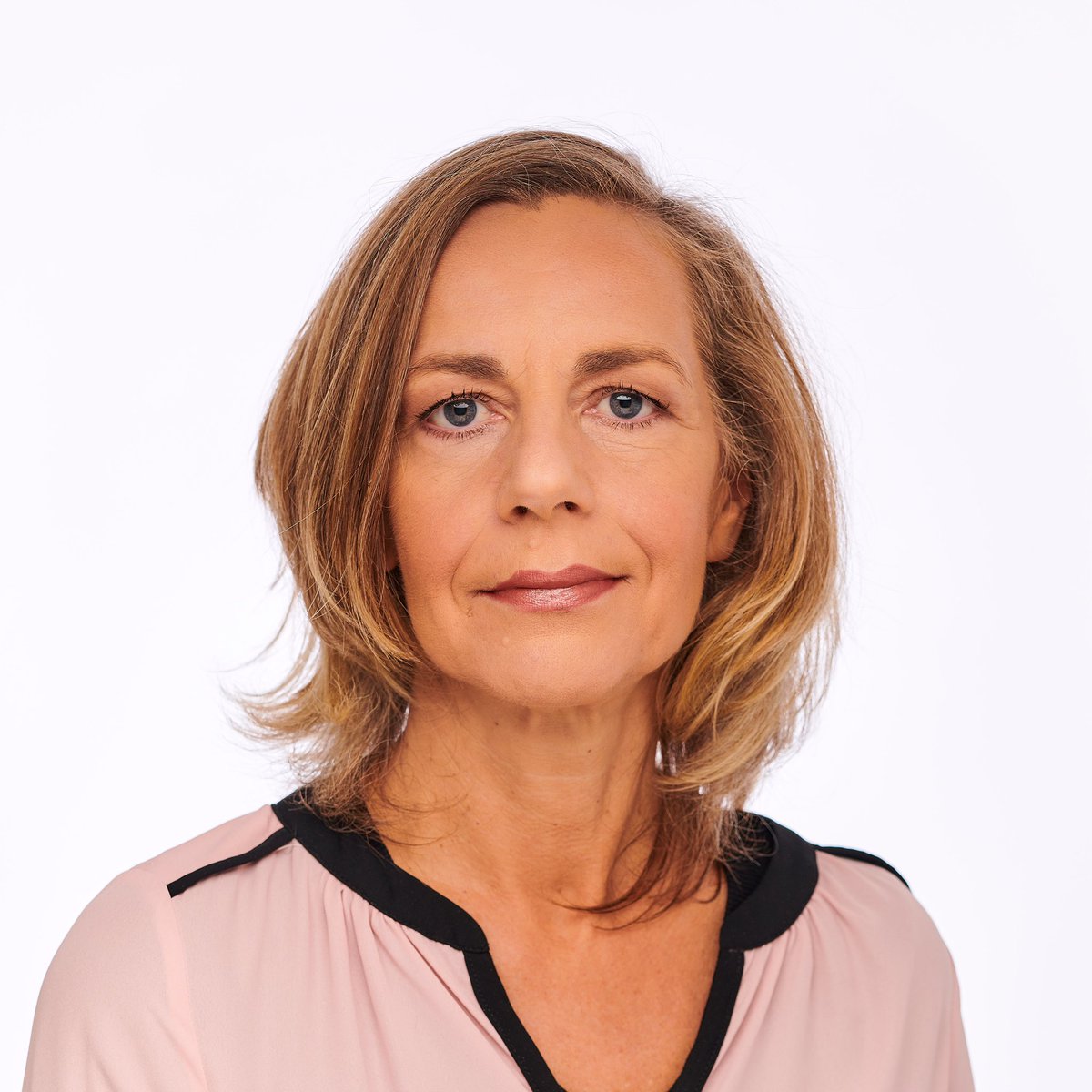 Agnes Kant, directeur van Lareb

Ik herinner mij een programma waar deze dame sprak dat het haar missie was om “ zwangere vrouwen te overtuigen”!
Dat zei ze echt!
Ze wilde zwangere overtuigen om het mRNA vaccin te nemen!

Ik wilde haar door de TV trekken!
Had ik dat maar gedaan💔