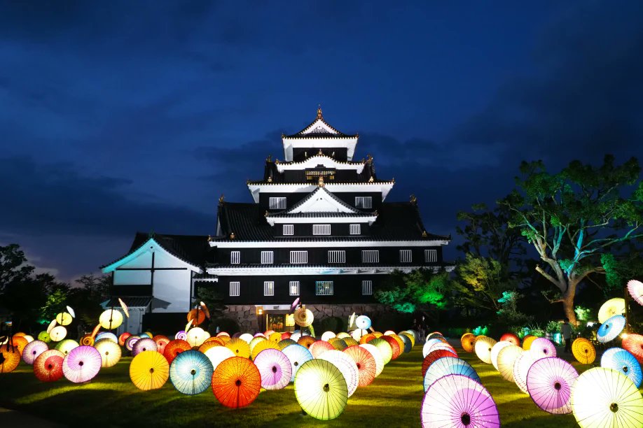 setouchifinder's tweet photo. 岡山県ライター推しスポット！
#岡山県 #岡山市 #岡山城 #後楽園 #瀬戸内Finder
夕方から行く！桃ボートと光で彩られる後楽園・岡山城／岡山県岡山市
詳細はWebサイトをチェック👇
https://t.co/lugTHUhREe https://t.co/jDsYnnqIla