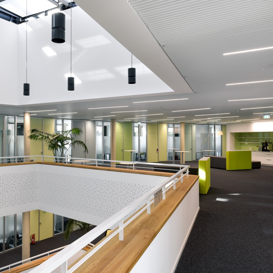 RigipsDE's tweet photo. Rigips Objektbericht: Neubau des Fraunhofer-Instituts für Energiewirtschaft und Energiesystemtechnik (IEE)

Okel GmbH &amp; Co. KG erobert ersten Platz bei der 13. Rigips Trophy 2021 I 2023 in der Kategorie Nicht-Wohnbau

https://t.co/kEmrZe1xLx https://t.co/KBhM5sXOwi