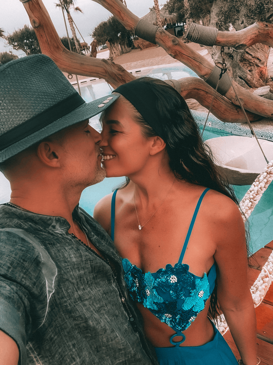 💖 Embrace the Season of Love 💖⁣

In a world filled with distractions and busyness, having a loving and committed relationship can be your anchor, your sanctuary, and your source of boundless joy. It's a partnership where both individuals grow, evolve, and thrive together. ❤️