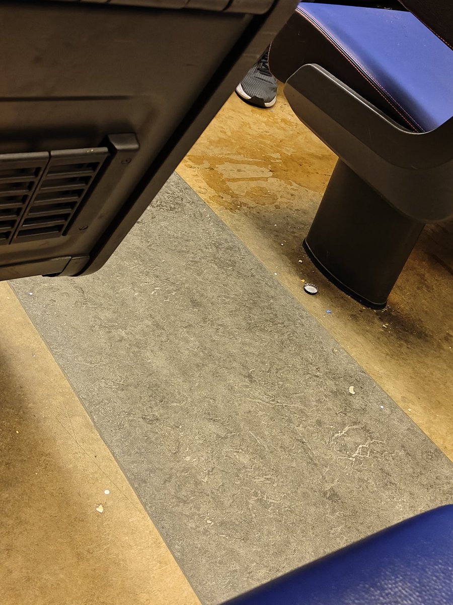 cool_s83's tweet photo. Ik vraag me af of de top bij @NS_online graag in deze trein zou stappen (20 105 Tilburg Rotterdam 07:07)
https://t.co/H4HHN310c7 https://t.co/Phv3aX1C9Z