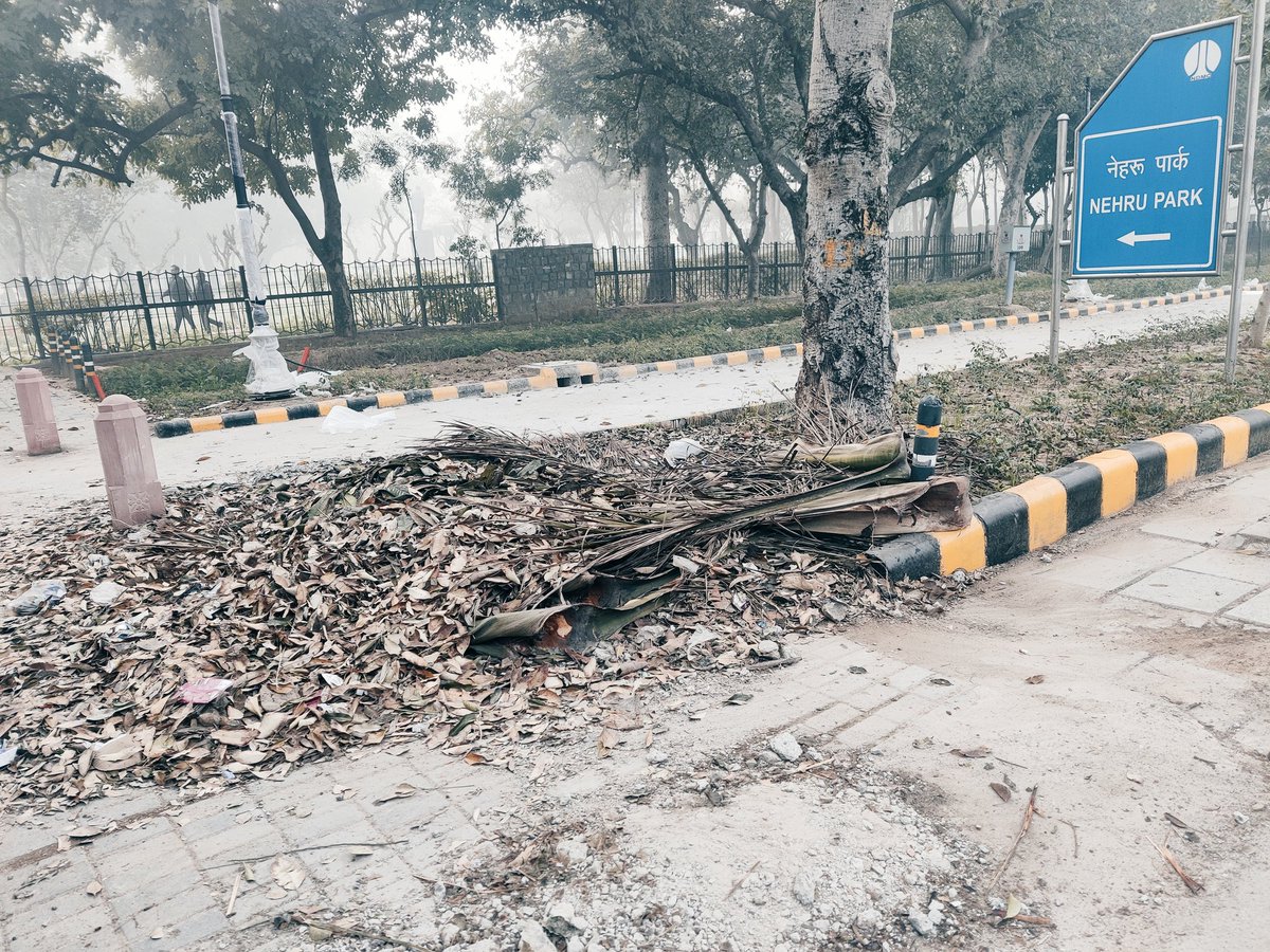 vijaydwarka's tweet photo. This is main entrance of our own Nehru Park. G-20 is over but large number of citizens (including politicians &amp; bureaucrats) and foreign diplomats visit here for morning walk. https://t.co/OMFHqOdEmN