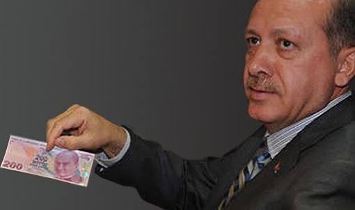 Türkiye'de en büyük banknot olan 200 lira, 12 yıl öncesinin 20 lirasına eşitlendi. 

📌 2012’de 20 lirayla 20 simit alınabilirken bugün 200 lirayla 20 simit alınabiliyor.
