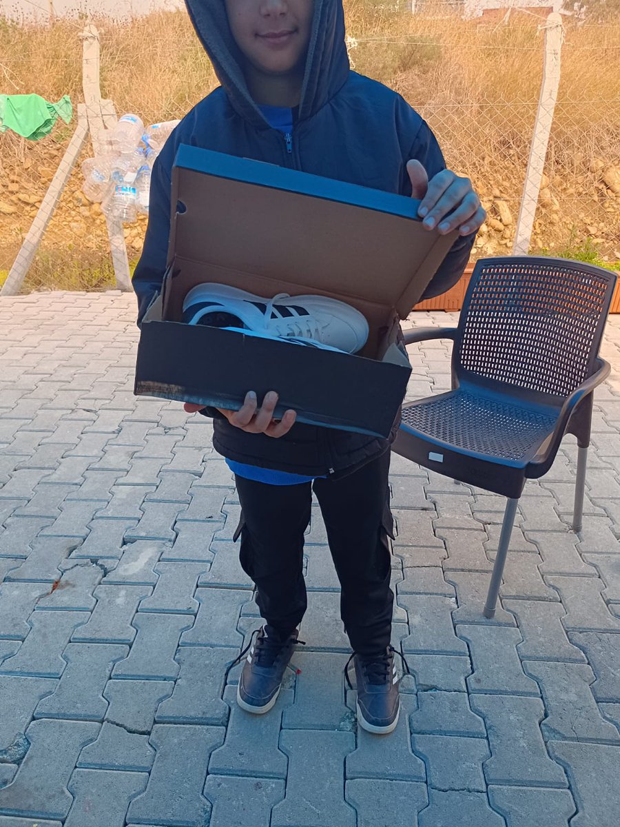 Cocuklar bakışlarıyla minnet eder.
Hatay'daki depremzede çocukların okul malzemeleri ve bot ihtiyaçlarını karşılayan dostlarımız <a href="/SakarSenol/">Şenol Şakar</a> ve <a href="/haticezant/">byn. özant</a> cok cok tesekkür ederiz.
<a href="/ayseucar5/">🇹🇷Ayşe UÇAR</a> @_SerapErim <a href="/kemalbekirhan2/">kemalbekirhan</a>
<a href="/SerifeBUBER1/">T.C Serife BUBER</a> <a href="/anilakar/">Anıl AKAR</a> <a href="/BenMari14/">Seray Kabasakal</a> <a href="/ErkanYALCIN23/">57. ALaY 🏴 🇹🇷 🦅</a> <a href="/samsonask/">Samet Doğan</a>