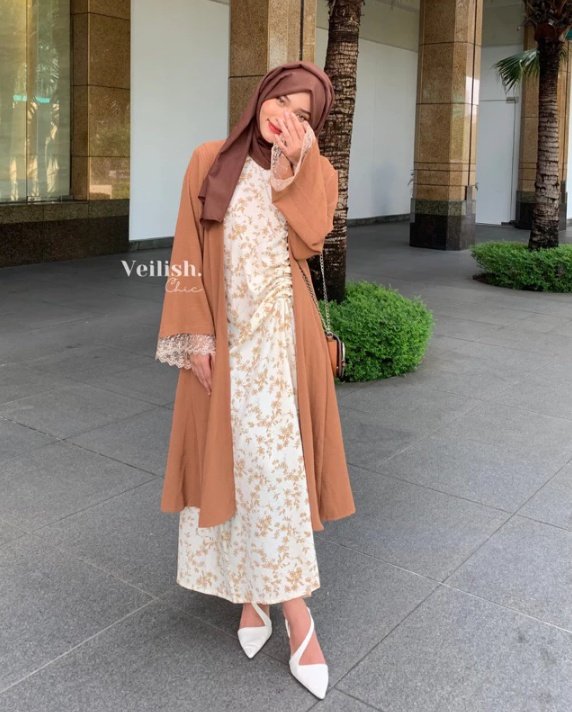 nattasche's tweet photo. 01. Khadejaa abaya by Veilish.chic

size : L - XL 
price : 235.000
link :  https://t.co/OOF6p6kh7o https://t.co/M6IGXhhQfa