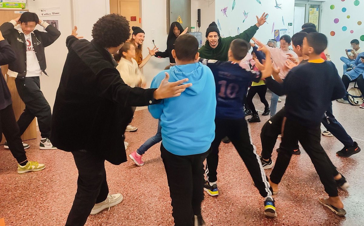 ALL children have a right to play 🎨 🖍 🧩 ⚽️ 🎈

The importance of play should not be underestimated – our member organisations know this, and integrate play into many, many aspects of their work.

#3 🕺🏻 dancing during a workshop with METAdrasi, Greece 🇬🇷