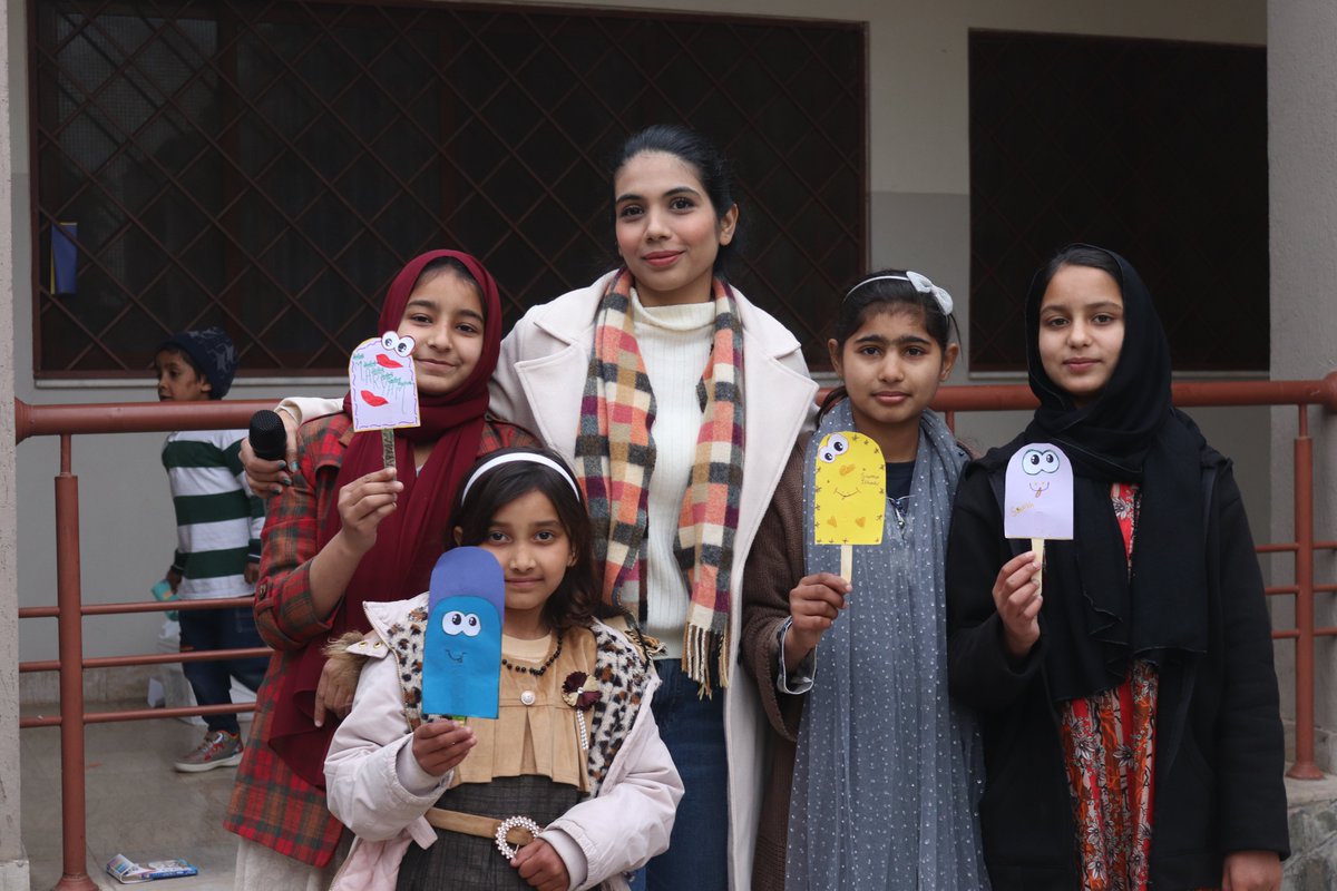 10PearlsPK's tweet photo. Our team at #EmpowerFoundation had an incredible day bonding with kids at Dar-ul-Sukun and @soschildrenpk. From playing sports to creating beautiful art, every moment was filled with laughter and love. Together, we're making a difference! 💖
#GivingBack https://t.co/yyEPHu7RhP