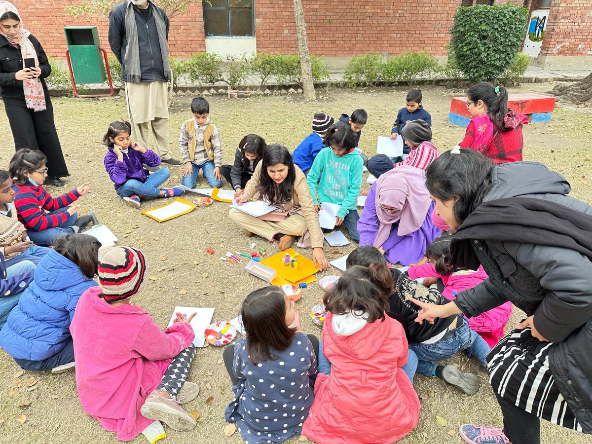 10PearlsPK's tweet photo. Our team at #EmpowerFoundation had an incredible day bonding with kids at Dar-ul-Sukun and @soschildrenpk. From playing sports to creating beautiful art, every moment was filled with laughter and love. Together, we're making a difference! 💖
#GivingBack https://t.co/yyEPHu7RhP