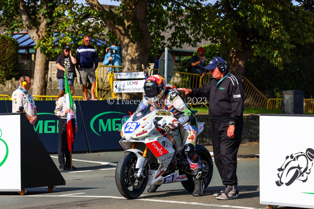 #tapontheshouldertuesday @VeronikaH53 @ManxGrandPrix ...