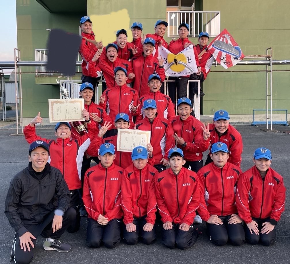 皆さんこんにちは😊航空学生は陸上競技会を行いました👟第７９期は基地内で１万ｍ走、第７８期は田島山周辺で１組４～５人の１３チームによる断郊競技を行いました🏃‍♂️
各区隊は日頃の訓練成果、強固な団結力を全力で発揮していましたよ❗️第７９期は６区隊、第７８期は３区隊が優勝しました👏🥇
#山口県