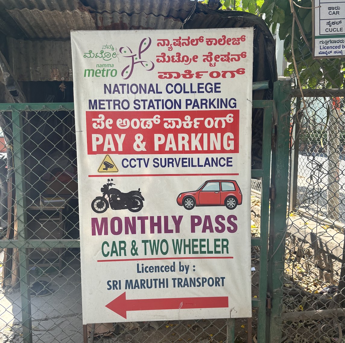 JustAnkurBagchi's tweet photo. These goons are collaborating with the @BlrCityPolice traffic cops to run a vehicle towing scam.

The cops pick up bikes on the street, and instead of taking it to the police station, they bring it here.

And these guys then charge a hefty "parking fees". They asked me for ₹700. https://t.co/YiAAyHBzWB