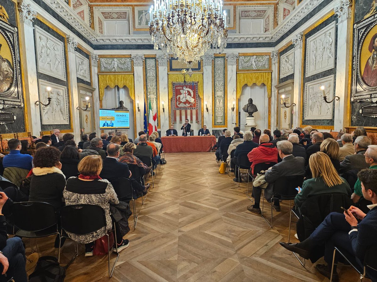 Enrico__Costa's tweet photo. Serata superaffollata a Genova insieme a @marattin a parlare di fisco e giustizia. Gradita presenza del Sindaco Bucci. In Liguria il PD ha sfilato a braccetto della CGIL contro il mio emendamento sulla pubblicazione delle ordinanze. Chi lo sa che c’entra la CGIL con le ordinanze? https://t.co/bNPw3RbYtW