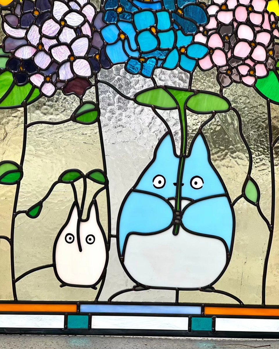 ⭐도토리숲 제주점⭐

미리 살짝 보여드리는🫣
도토리숲 제주점만의
토토로 스테인드글라스!✨️

스튜디오 지브리 공식 캐릭터샵
도토리숲이 제주도에 찾아갑니다!
곧 제주에서 만나요~!

도토리숲 in JEJU🍊
OPENING SOON!