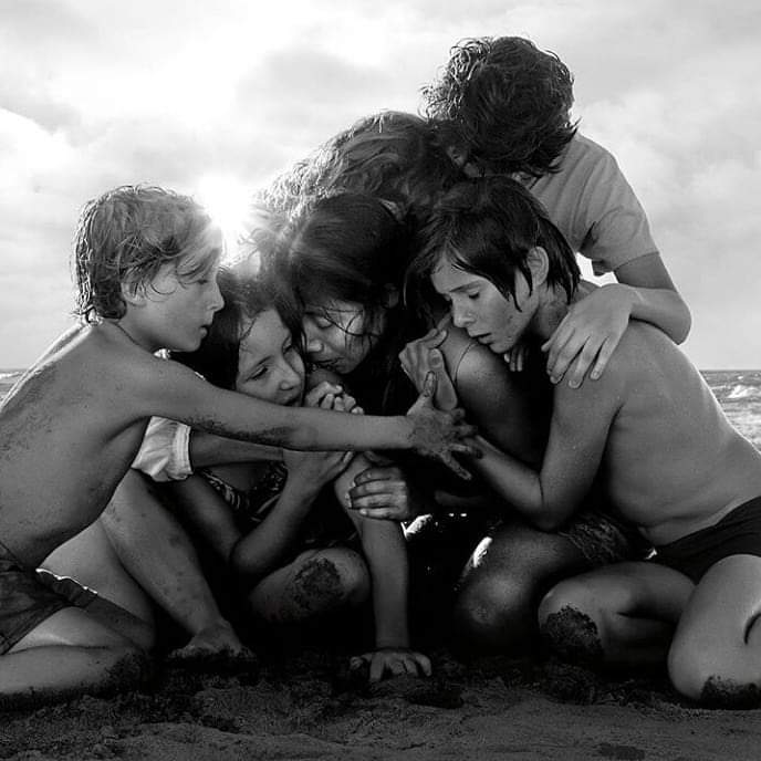 MimiLSoberano's tweet photo. Lo interesante de #Roma es darse cuenta que #Cuaron recuerda su niñez a través de dos mujeres. La mamá y la nana... y su protagonista, fue la segunda. Una #película que te transporta a un pasado que sigue ahí. #cinematografia #peliculas #cine #cinefilos #romapelicula https://t.co/z8IqLgUy33
