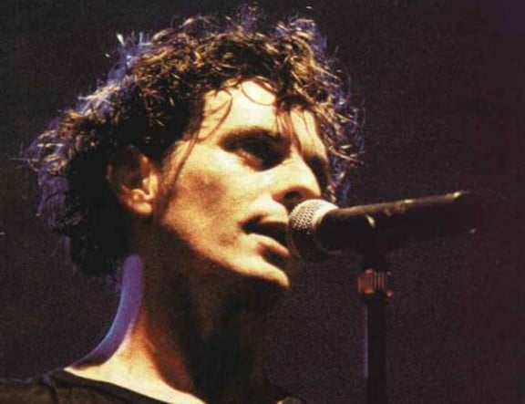 3acarreras's tweet photo. T'has endut amb tu moltes cançons que amb el temps s'han convertit en melodies del silenci, que has deixat per sempre més aquí. 25 anys enyorant la teva veu i els concerts de Sau. https://t.co/MfQ9bNZ3mw