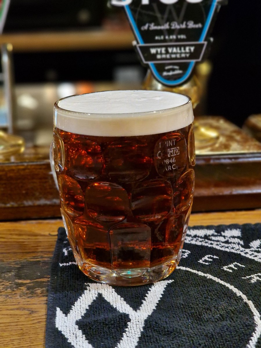 Back in December, a trip to The Pelican Inn in Gloucester gave me a chance to try Wye Valley Brewery's new winter ale, Ruby Rudy. A reasonably enjoyable ale, subtle spiced fruits, and a malty finish. Must say it has a lovely colour, and as always, an excellent pour at The Pelican