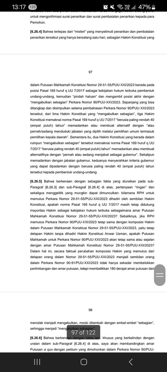 uuutttiiieee's tweet photo. (2/4) pendapat Hakim Saldi Isra
Pada intinya pendapat Hakim SI sama dgn Hakim WA, bahwa yang berhak merubah aturan mengenai batas usia (aturan teknis) adalah pembuat undang-undang. Tapi yang menarik kalau baca putusannya, Hakim SI menggambarkan secara riil bagaimana (-) https://t.co/VPDJy1ntVk
