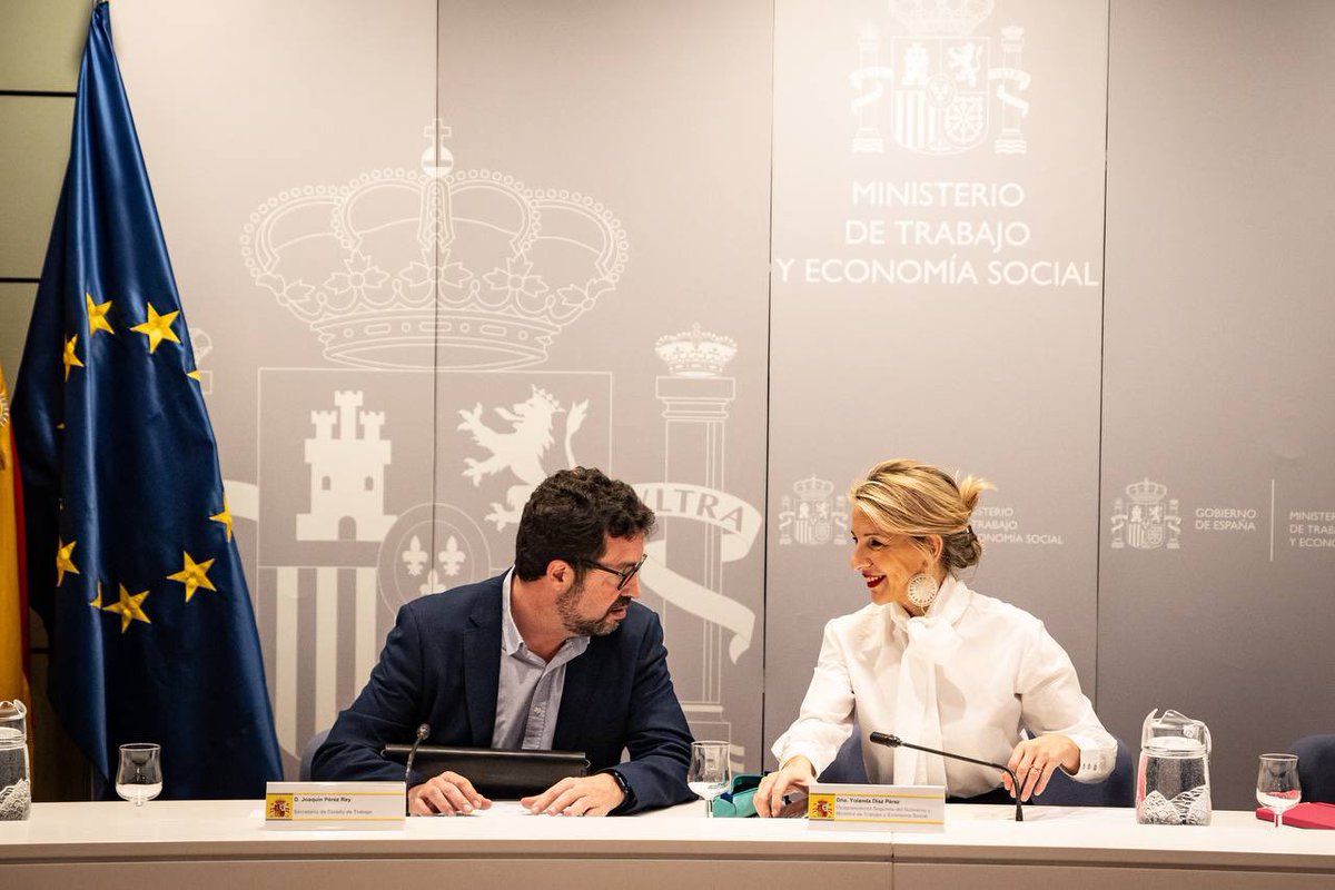 Yolanda_Diaz_'s tweet image. Hoy el colectivo LGTBI hace historia: por primera vez se lleva a cabo una mesa de diálogo social para abordar sus derechos en el ámbito laboral.

No podemos permitir que sigan sufriendo discriminación. El trabajo tiene que ser, y será, un espacio seguro.