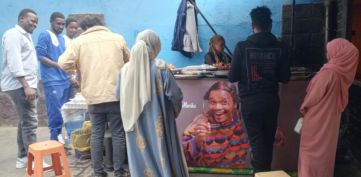#Sudan-ese comedian Warrag Omar, who arrived in Addis Ababa after fleeing Khartoum, successfully began selling pastries in the city. His small restaurant has become a meeting place for both Sudanese refugees and #Ethiopia-n artists. #SudanNews #sudan_war dabangasudan.org/en/all-news/ar…