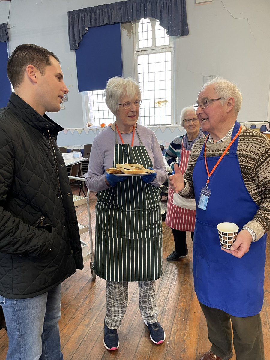 🥘 The Comfort Cafe at St Thomas Church, Caunce Street, provides a hot meal & take away food every Tuesday from 11am -12:30pm. It’s open to all who need it. Thanks to the brilliant volunteers who give their time up to provide this - it was good to pop along and meet them.