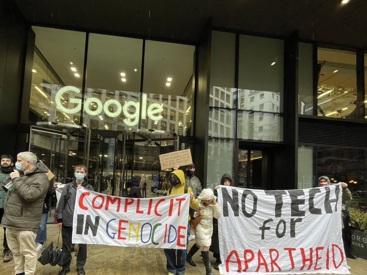 🚨 HAPPENING NOW 🚨 Protest outside Google’s London HQ in support of the @NoTechApartheid campaign! Google & Amazon workers are demanding an end to the Project Nimbus contract with Israel, which is complicit in the surveillance & oppression of Palestinians. Solidarity! ✊🇵🇸