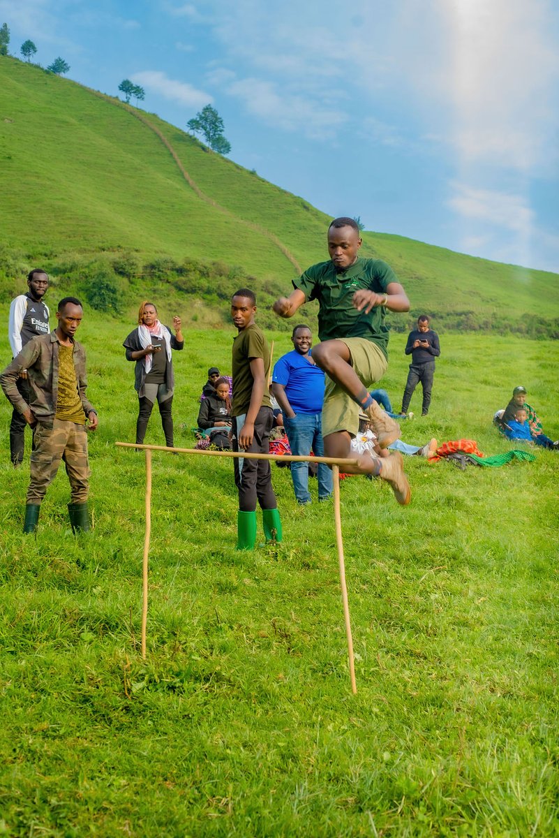 _Toussaint_3's tweet photo. Experience memories of Visit Bigogwe with @Tembera250 EP 2.

Short story: ubwo nari maze kugera mu ijuru rya Bigogwe @ManziFrank13 yabanje kwikora mu mitana, maze abaraho bati "Toussaint, Toussaint" kugira ngo ntarunera niyambuye byose biremeye nanjye urukiramende ndarusimbuka https://t.co/6HiMEmaYL2