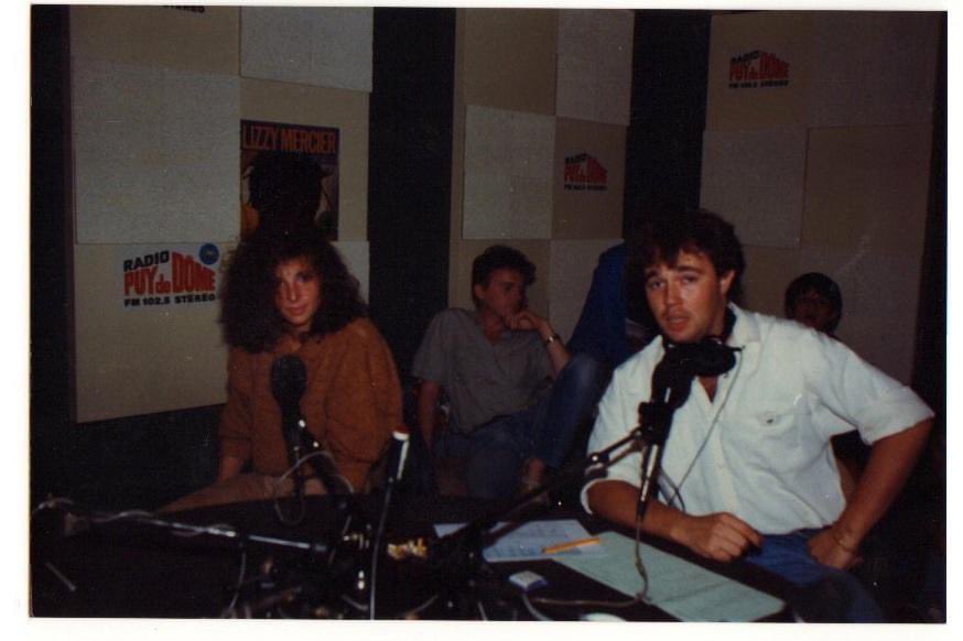 13 février #JourneeMondialeDeLaRadio 40 ans déjà !!! Mes débuts en 1984 en compagnie de la jeune #MyleneFarmer @radiofrance @franceinter @RadioMonteCarl1 @SudRadio @rirechansons @radiocheriefm @mradiofr @RTLFrance