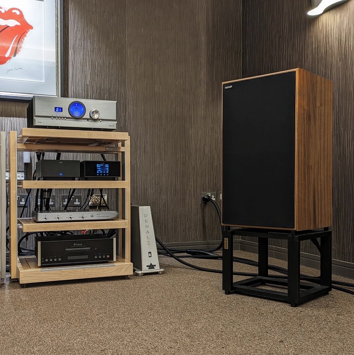 The #dCSLina #DAC provides the source for a demo @kjwestonelondon, paired with speakers from #HarbethAudio and #PassLabs amplification.

The Lina #MasterClock adds a further performance upgrade.

Find a dealer near you to demo dCS Lina: dcsaudio.com/dealer-locator
