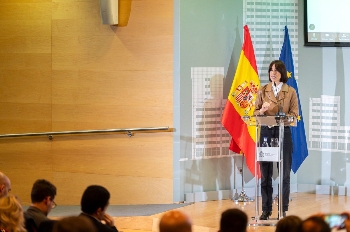 DianaMorantR's tweet photo. Hoy, durante la inauguración del pleno de la @redinnpulso. Sus 90 ciudades contribuyen de una forma decidida a la transformación de nuestro país a través de la innovación. Es la mejor forma de afrontar el futuro para mejorar la vida de la gente. https://t.co/ctxo1d3op1
