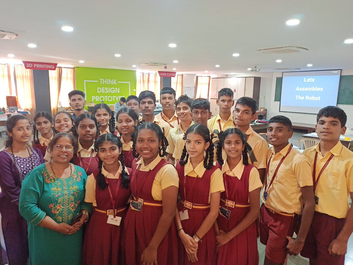 Our Think Design and Prototyping session, focusing on Robotics, led by the brilliant Mr. Shivraj Naik, captivated the minds of 18 students. Igniting creativity, one workshop at a time! 🔧🌟 

#InnovateWithUs #FutureInnovators #InspireAndInnovate #GoaStateInnovationCouncil